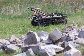 Training of operators of ground robotic systems