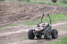 Training of operators of ground robotic systems
