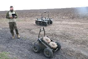 Training of operators of ground robotic systems