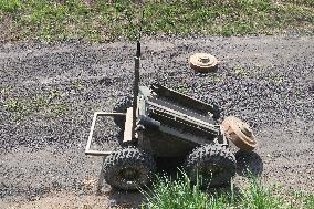 Training of operators of ground robotic systems