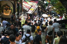 Tour Peak During May Day Holiday in Chongqing