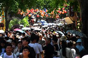 Tour Peak During May Day Holiday in Chongqing