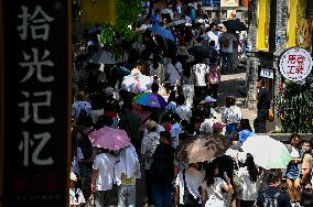 Tour Peak During May Day Holiday in Chongqing