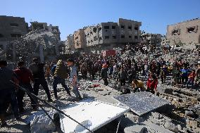 At Least 32 Palestinians Killed in Israeli Air Strikes - Gaza