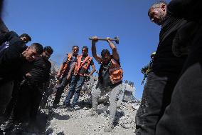 At Least 32 Palestinians Killed in Israeli Air Strikes - Gaza