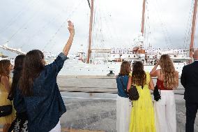 Princess Leonor Greets Queen Letizia - Panama