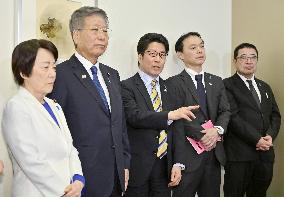 Head of abductee families group returns home from Washington