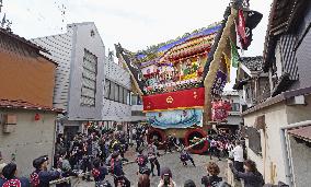 Giant float parades in quake-hit Ishikawa Pref. city