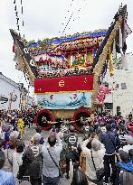 Giant float parades in quake-hit Ishikawa Pref. city