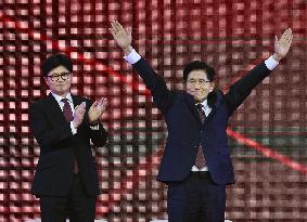 Ex-minister Kim becomes S. Korean conservatives' presidential pick