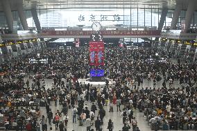 Return Peak During May Day Holiday in Hanghzou