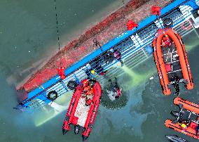 Ten Dead After Tourist Boats Capsize in China