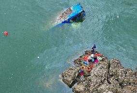 Ten Dead After Tourist Boats Capsize in China