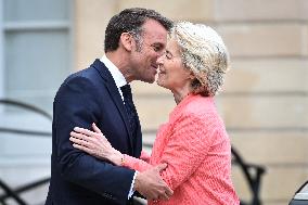 Emmanuel Macron welcomes Ursula von der Leyen at the Elysee FA