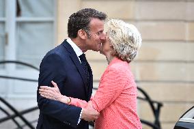 Emmanuel Macron welcomes Ursula von der Leyen at the Elysee FA