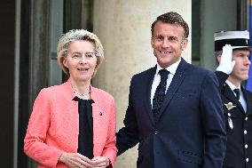 Emmanuel Macron welcomes Ursula von der Leyen at the Elysee FA