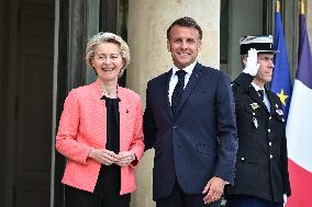Emmanuel Macron welcomes Ursula von der Leyen at the Elysee FA