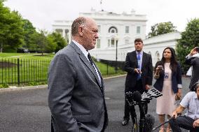 Tom Homan speaks on proposed $1000 US dollar travel stipend to migrants who self-deport