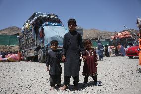 250 000 Refugees Return To Kabul From Pakistan and Iran - Afghanistan