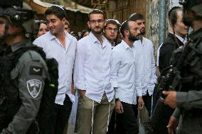 Israeli Forces Escort Settlers - Hebron