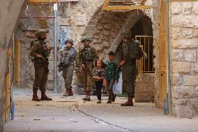 Israeli Forces Escort Settlers - Hebron