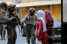 Israeli Forces Escort Settlers - Hebron