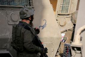 Israeli Forces Escort Settlers - Hebron