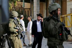 Israeli Forces Escort Settlers - Hebron
