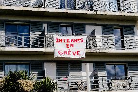 Hospital Interns in Lorient Strike Against Transpartisan Medical Bill - France