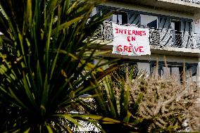 Hospital Interns in Lorient Strike Against Transpartisan Medical Bill - France
