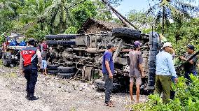 At Least 11 Dead in Accident Between Truck and Bus - Indonesia