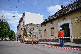 Building damaged by Russian attack gets dismantled in Lviv