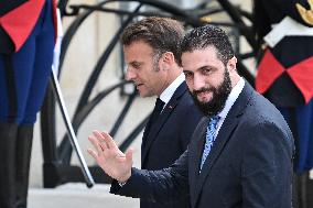 Emmanuel Macron welcomes Ahmed Al Sharaa at the Elysee FA