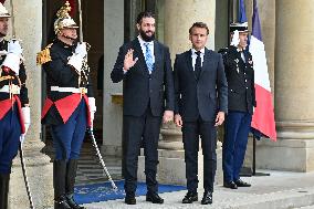 Emmanuel Macron welcomes Ahmed Al Sharaa at the Elysee FA