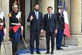 Emmanuel Macron welcomes Ahmed Al Sharaa at the Elysee FA