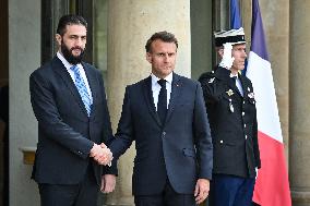 Emmanuel Macron welcomes Ahmed Al Sharaa at the Elysee FA
