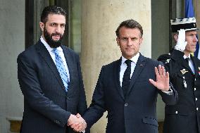 Emmanuel Macron welcomes Ahmed Al Sharaa at the Elysee FA