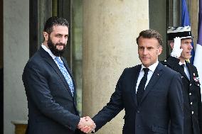 Emmanuel Macron welcomes Ahmed Al Sharaa at the Elysee FA