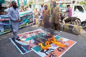Rally Condemns Airstrikes - Pakistan