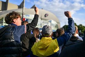 Supporters queuing for PSG vs Arsenal FC at Parc des Princes - Paris