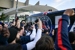 Supporters queuing for PSG vs Arsenal FC at Parc des Princes - Paris
