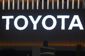 Toyota Expects Profits Decrease