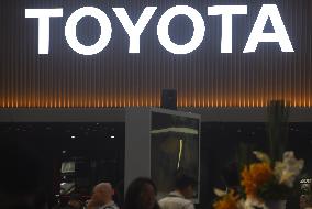 Toyota Expects Profits Decrease