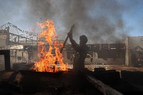 Palestinians Turn Plastic Waste into Fuel to Survive - Gaza