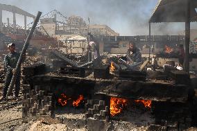 Palestinians Turn Plastic Waste into Fuel to Survive - Gaza