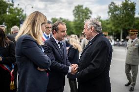 Victory Day Ceremony At De Gaulle Statue - Paris