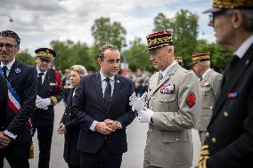 Victory Day Ceremony At De Gaulle Statue - Paris