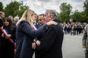 Victory Day Ceremony At De Gaulle Statue - Paris