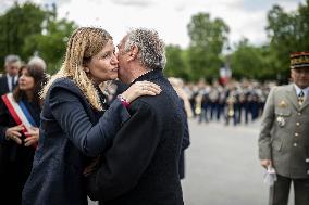 Victory Day Ceremony At De Gaulle Statue - Paris