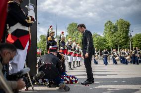 Victory Day Ceremony At De Gaulle Statue - Paris